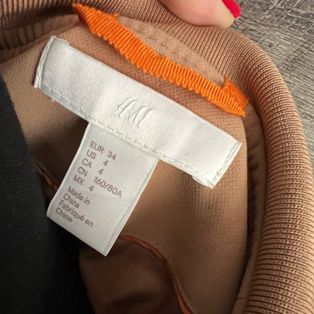H&M‎ Jacket Salehm Tan Zippered Coat With Gold Button blazer jacket S size 4 - Picture 5 of 10
